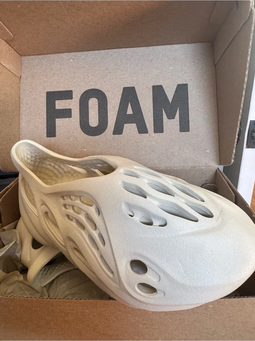 Yeezy Foam Runners Slip-On Clog in Cream
